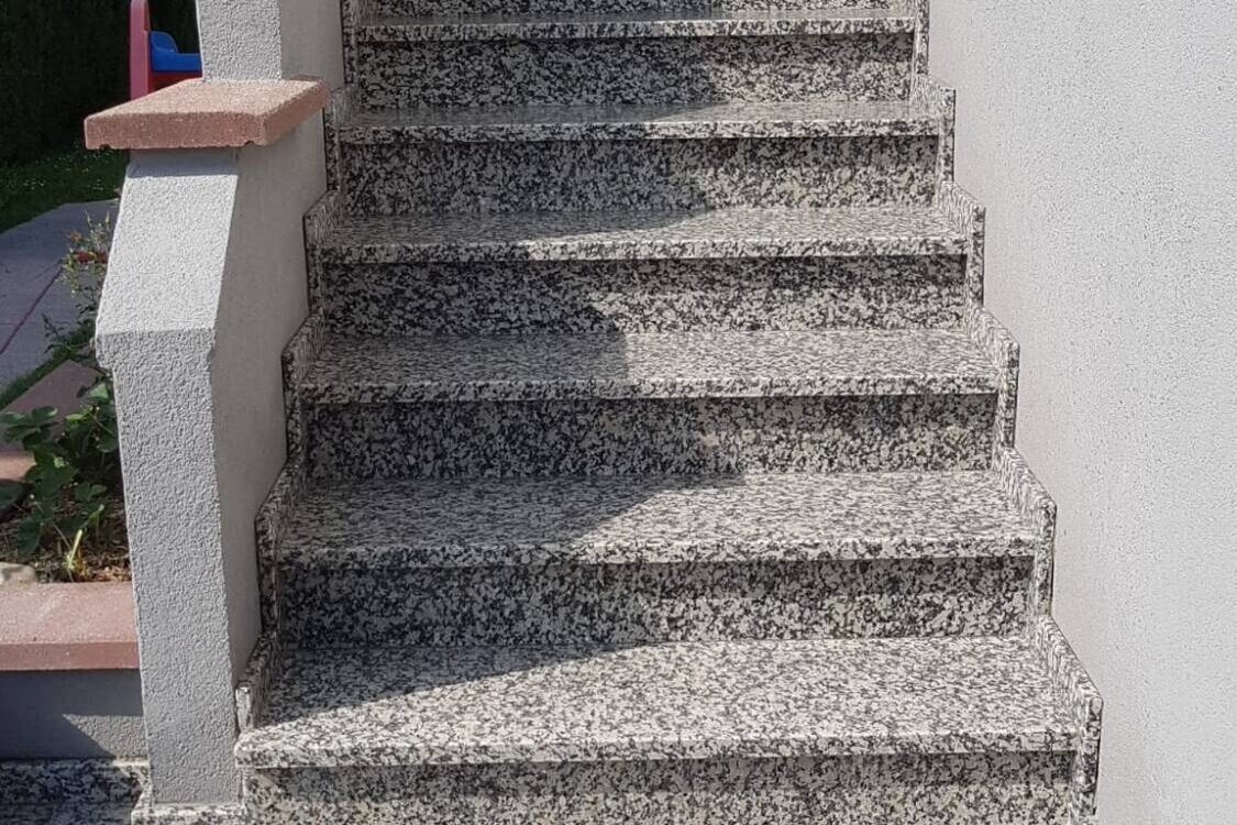 BATISTONEDOSSIERPHOTO12 1125X750 | Bati Stone Escalier extérieur : quelles finitions en granit pour éviter les glissades par temps humide ? Montbéliard