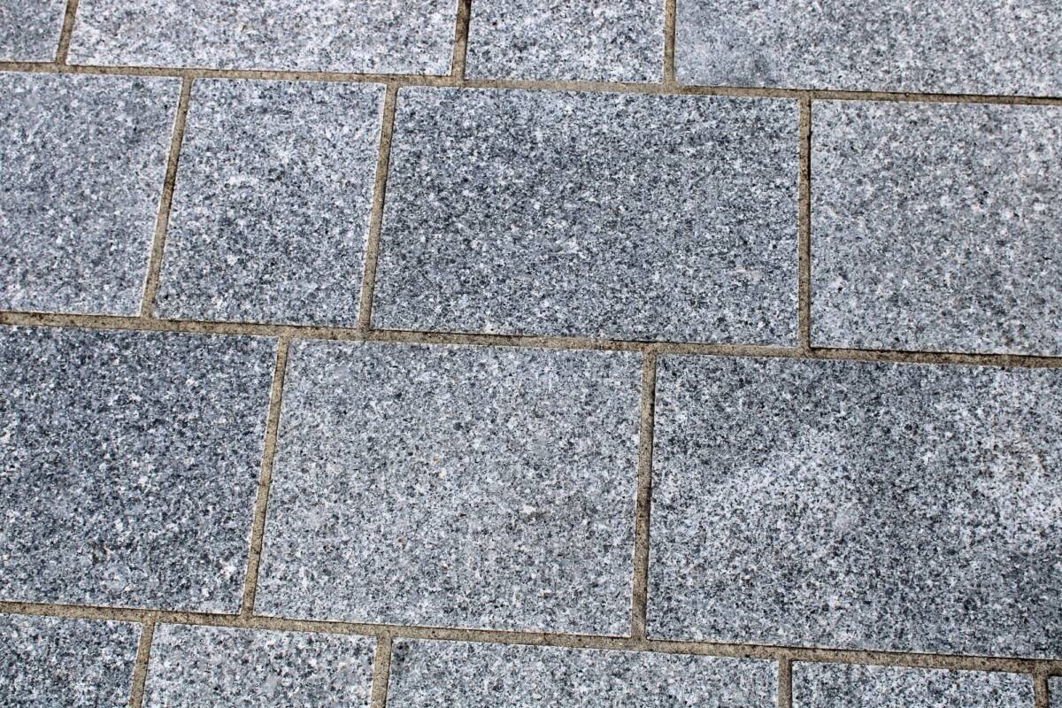 Pourquoi le granit est-il un bon choix pour une terrasse expos&eacute;e plein sud ? Audincourt